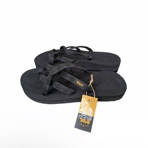 NWT Teva Olowahu Black on Black Strappy Sandal Size 8